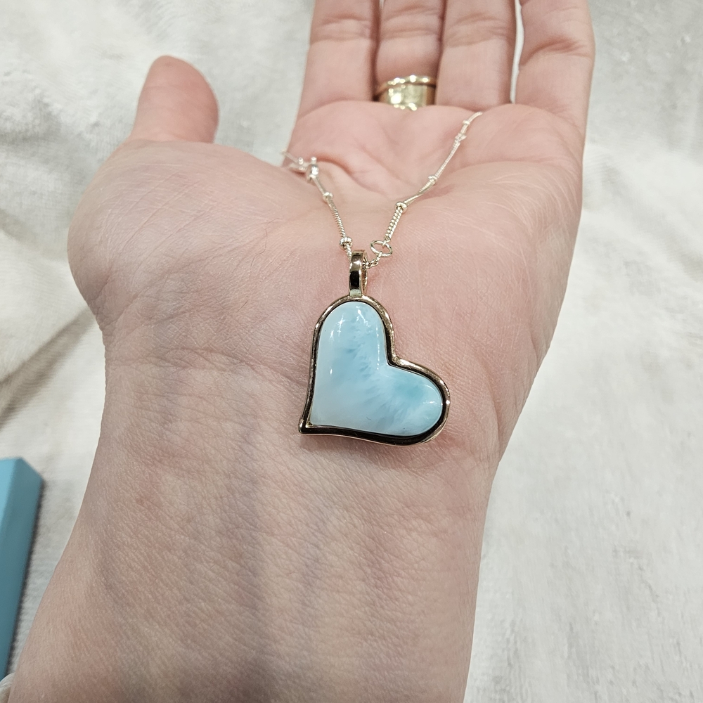 Dune Silver Necklace with Blue Heart Pendant - Picture 2 of 10